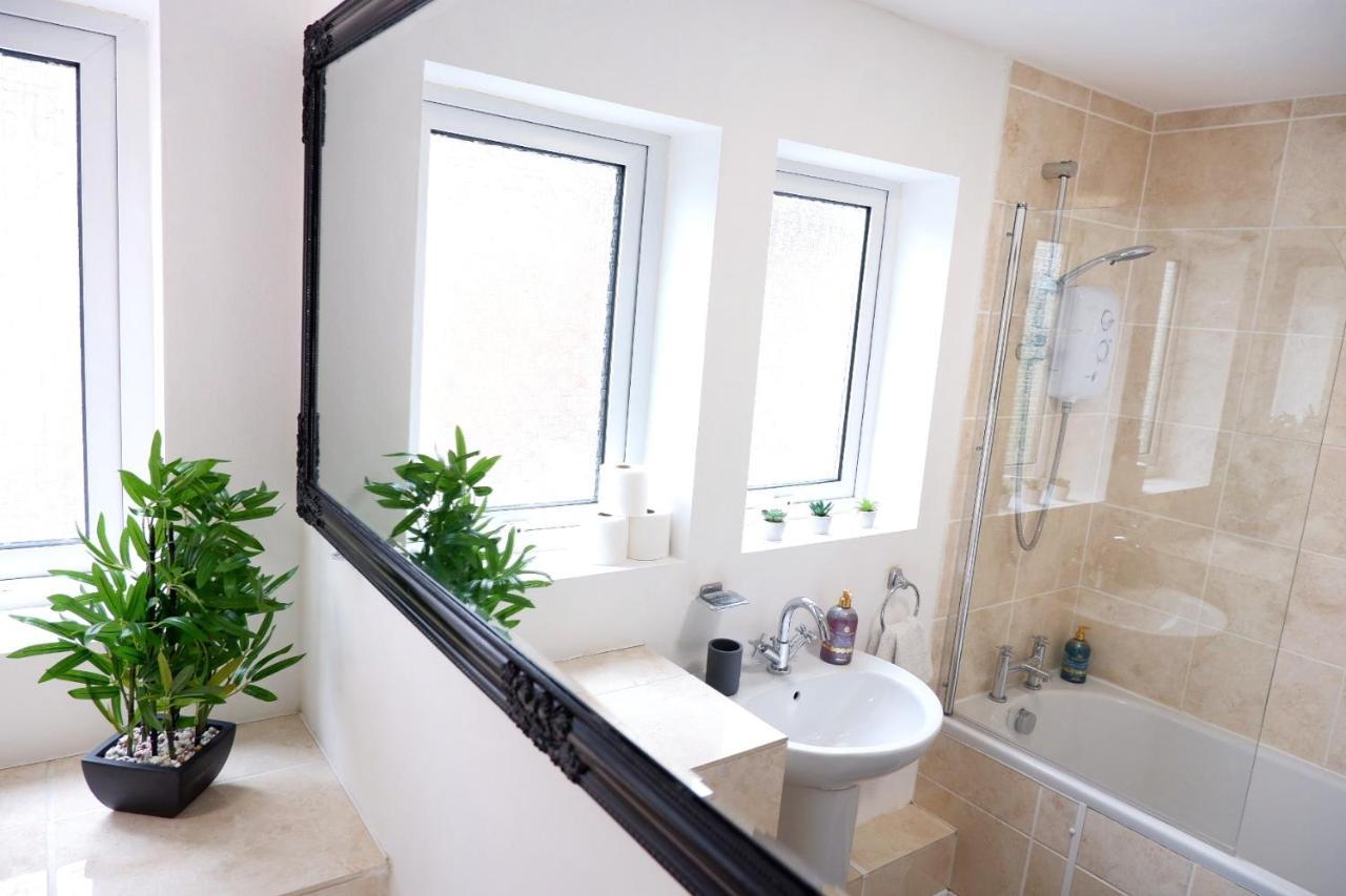 Comfortable And Cozy 4-Bedroom House Near The Hospital CBG Exteriér fotografie